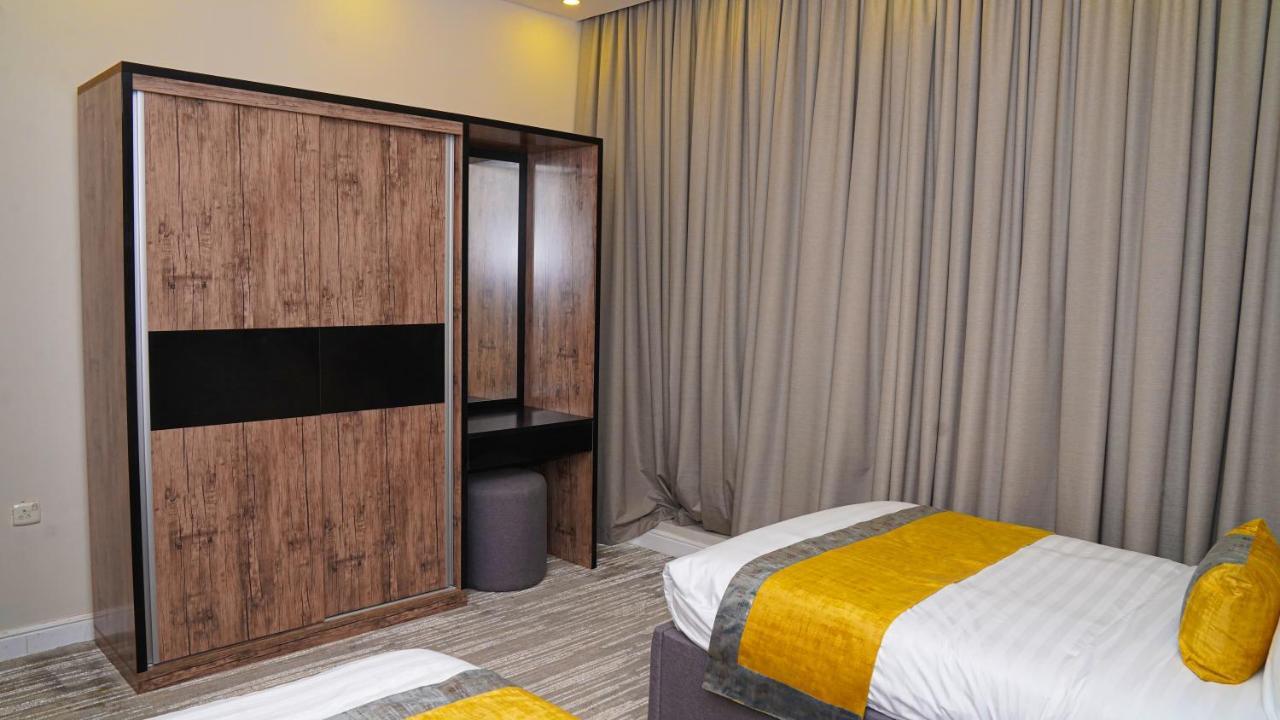 Clowzer Hotel Appartments Рияд Екстериор снимка