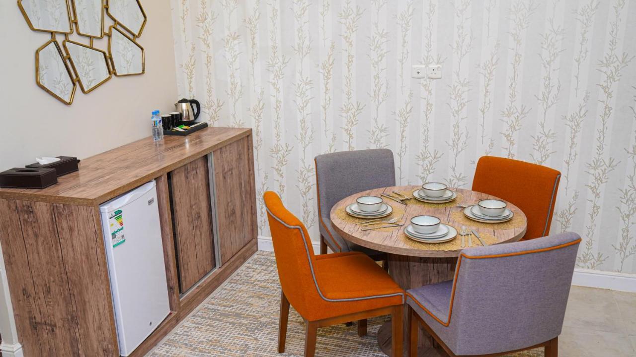 Clowzer Hotel Appartments Рияд Екстериор снимка