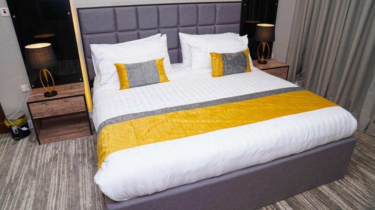 Clowzer Hotel Appartments Рияд Екстериор снимка