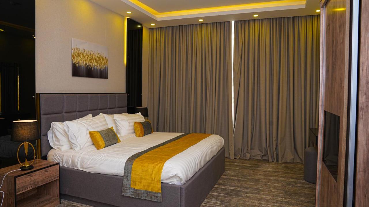 Clowzer Hotel Appartments Рияд Екстериор снимка
