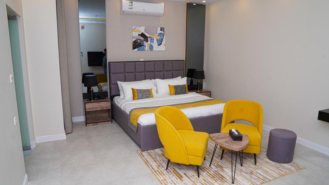 Clowzer Hotel Appartments Рияд Екстериор снимка